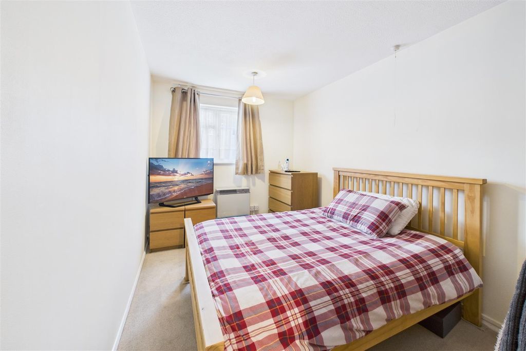 Property photo 3 of 10 Cam01894G0-Pr0263-Still010.Jpg