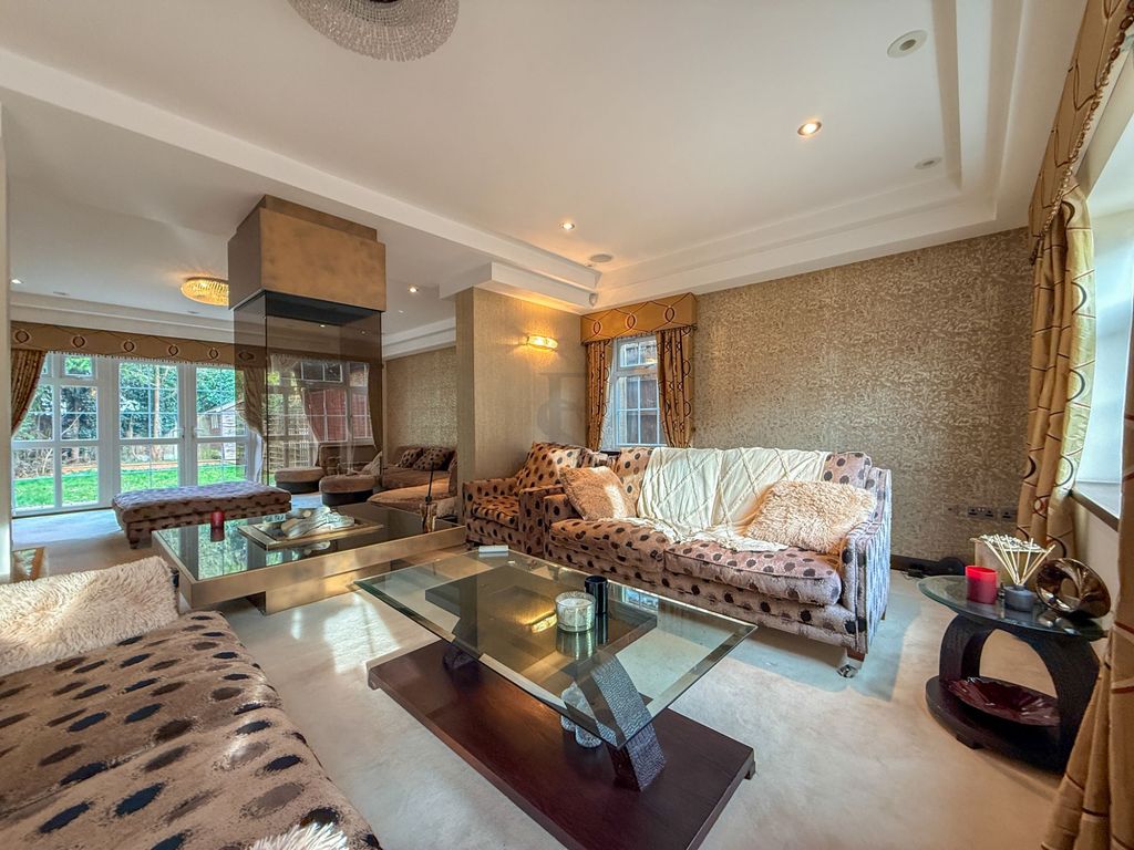 Property photo 3 of 25