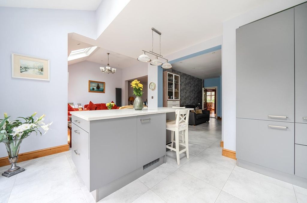 Additional image 4 of 5 bed property for saleCanons Drive, Edgware HA8
