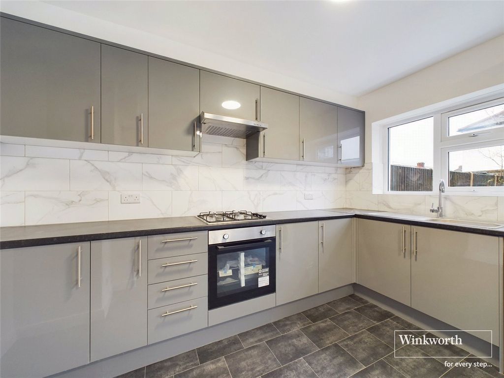 Property photo 1 of 10 Kitchen