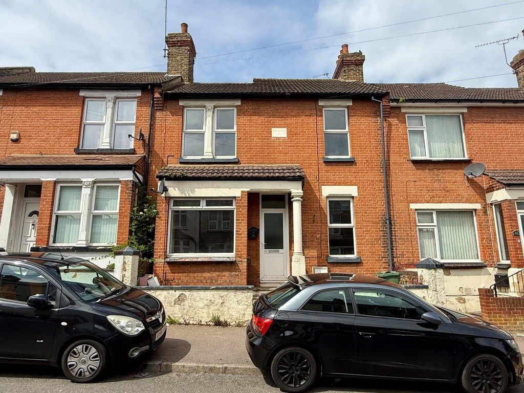 Property photo 1 of 10 Front View Of House In Need Of Refurbishment