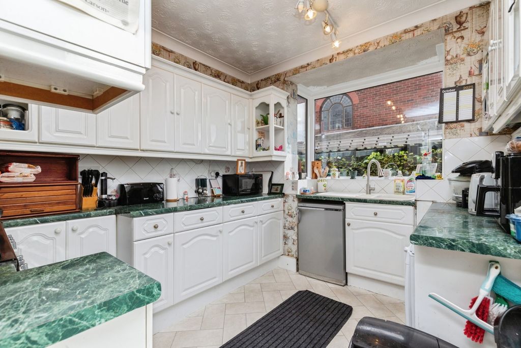 Property photo 2 of 15 Kitchen