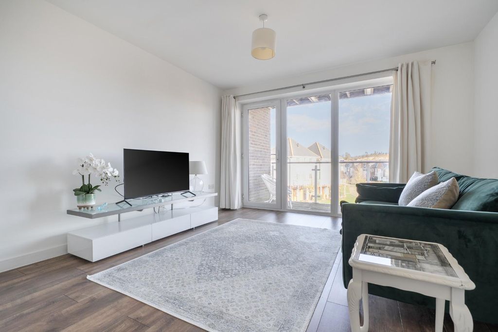 Property photo 2 of 20 1410382-20-699440F3017F8.Jpg