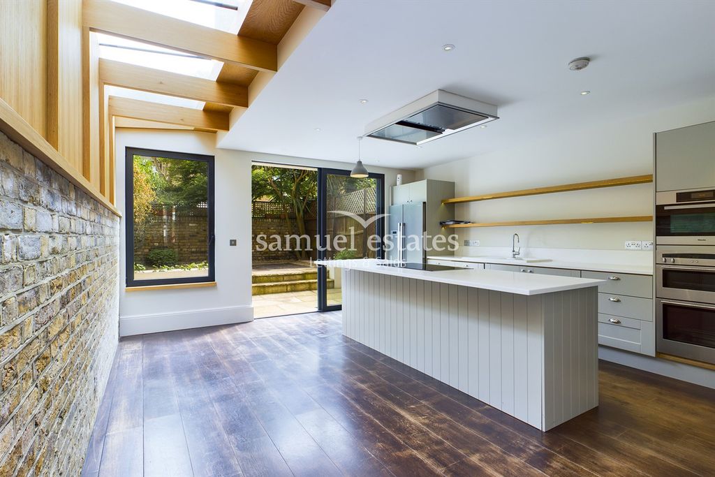 Property photo 2 of 18 Kitchen