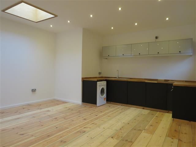 Property photo 1 of 6 Kitchen
