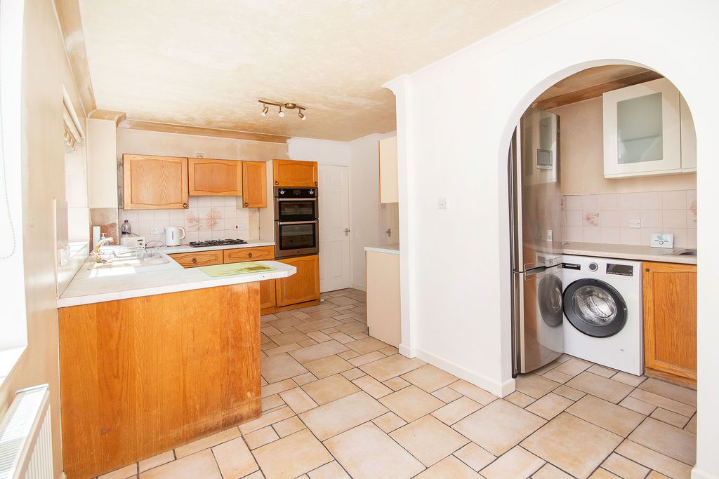 Property photo 3 of 20 Kitchen