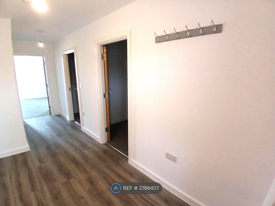Property photo 2 of 17 Hallway