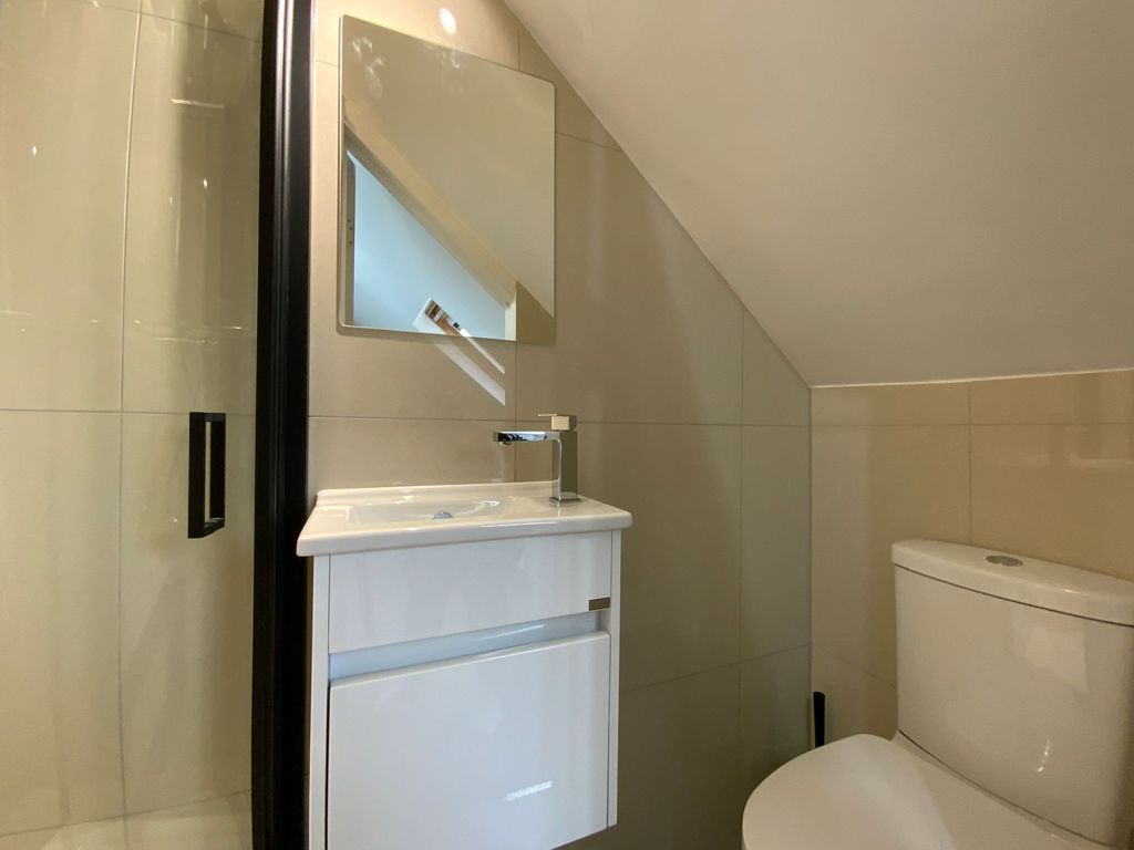 Property photo 2 of 7 Ensuite