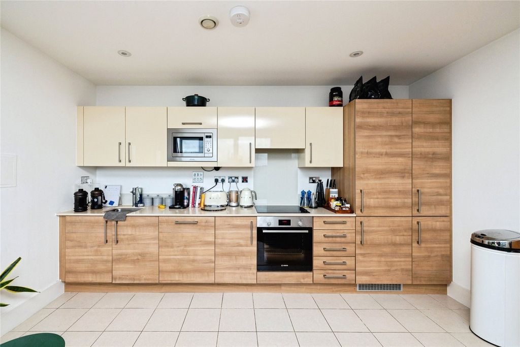 Property photo 3 of 9 Kitchen