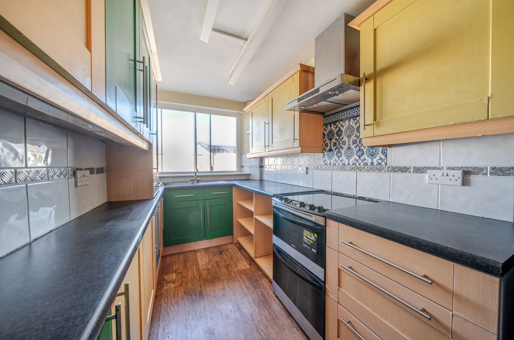 Property photo 3 of 12 1447808-11-69Ea39...