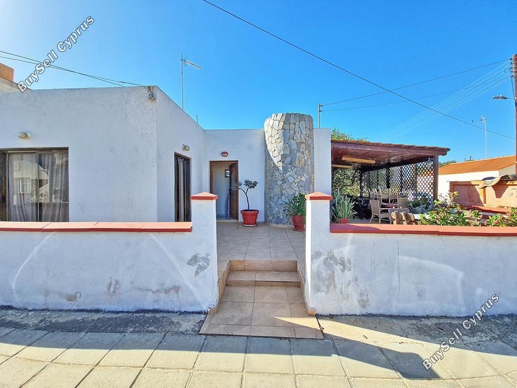 Property photo 2 of 31