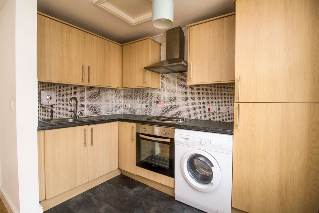 Property photo 3 of 7 Photo 7