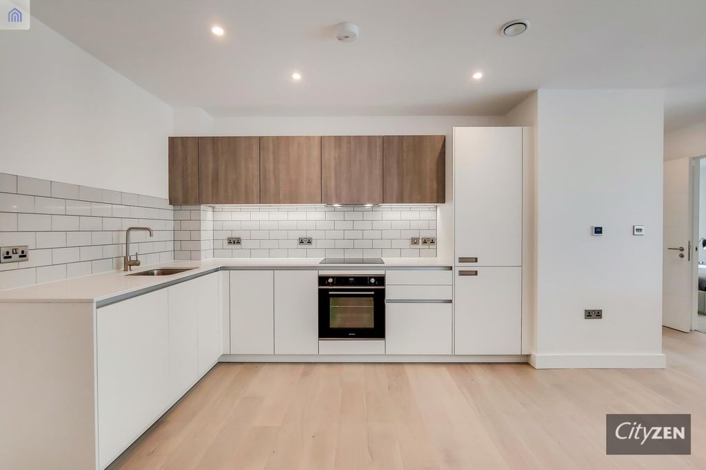 Property photo 2 of 10 Kitchen