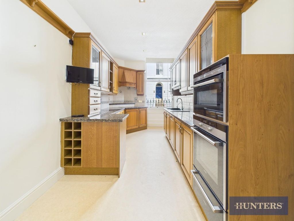 Property photo 3 of 12 Kitchen