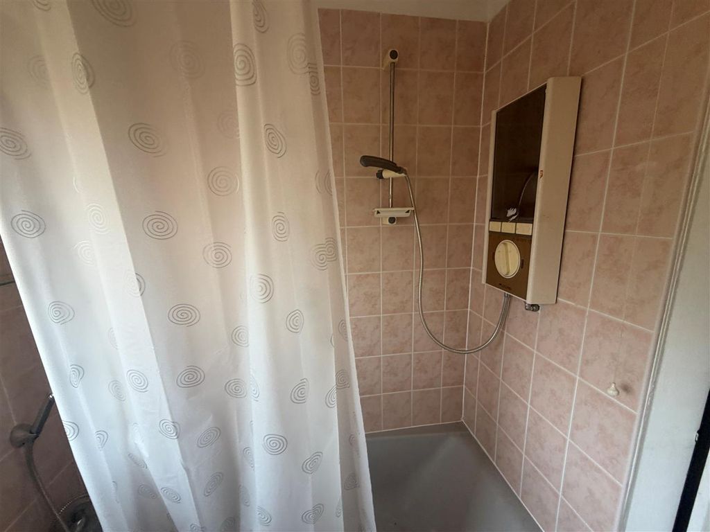 Property photo 1 of 8 Bath