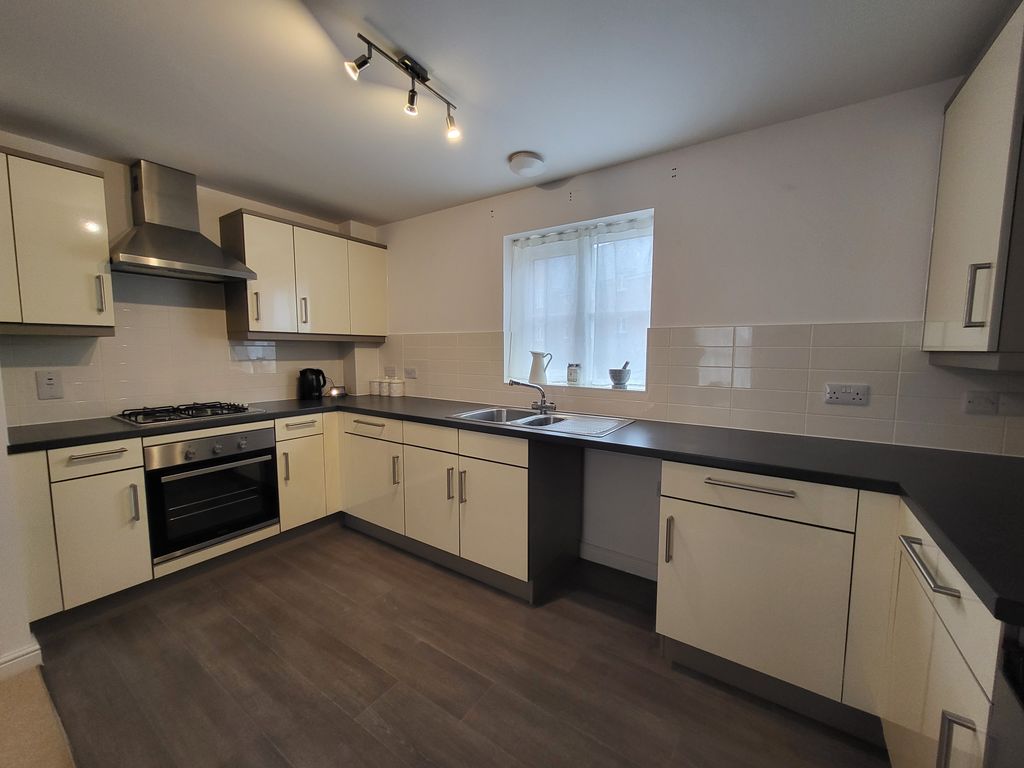 Property photo 2 of 8 Kitchen