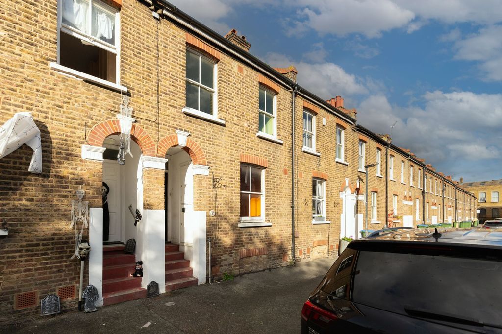 Property photo 1 of 31 16 Orlop Street, Greenwich, London, Se10 9Ab