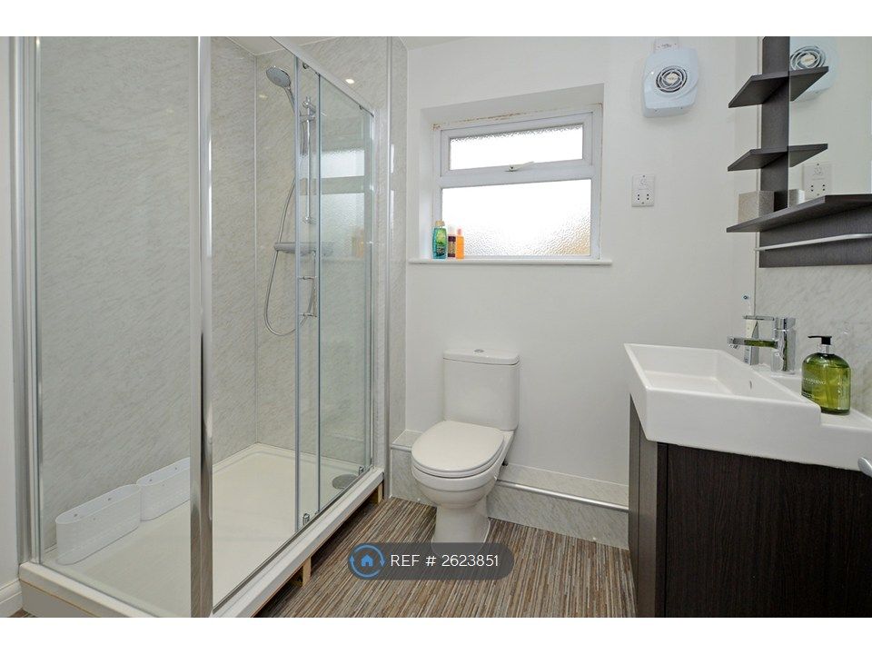 Property photo 3 of 10 Bathroom Shared With 1 Person