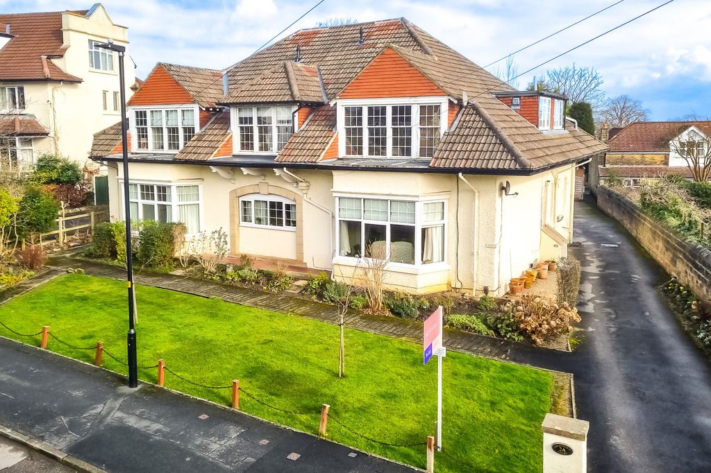 Property photo 1 of 28