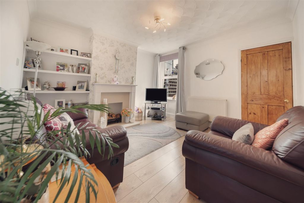 Property photo 2 of 12 Pearce Rd-21.Jpg