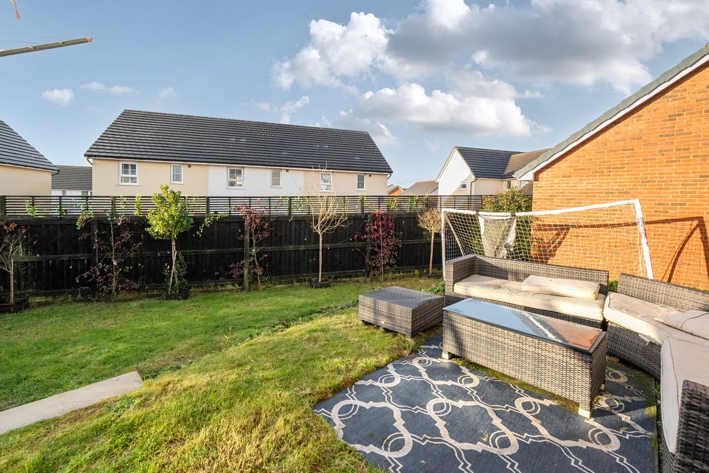 Property photo 3 of 20 1396524-2-6960d954E00F7