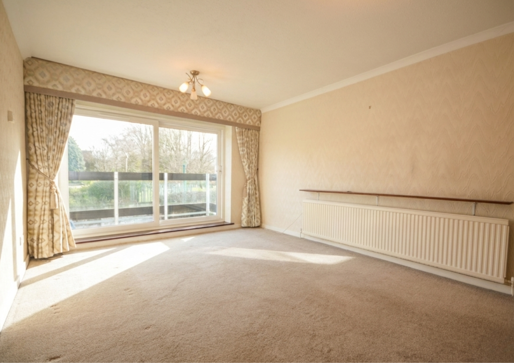 Property photo 3 of 13 Lounge