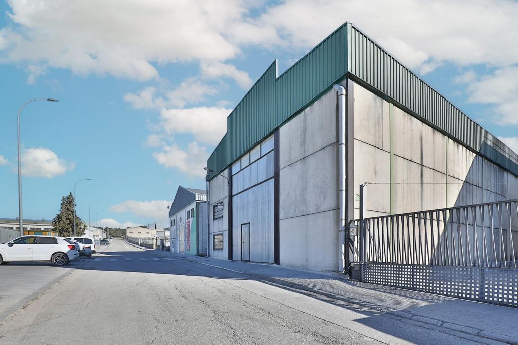 Property photo 3 of 68