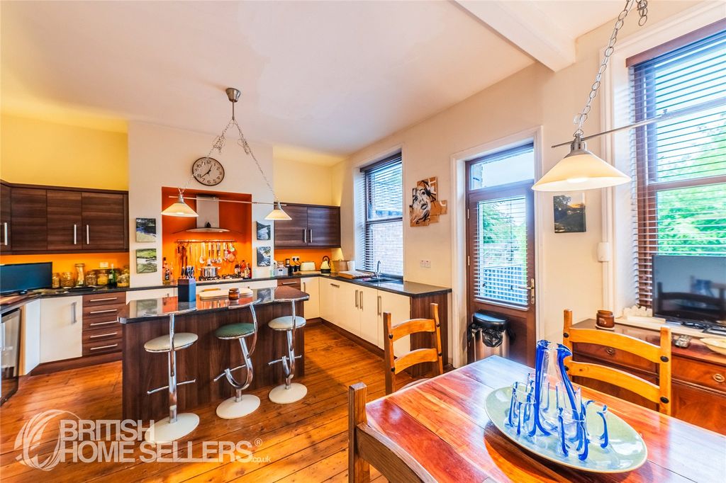 Property photo 2 of 25 Picture No. 06