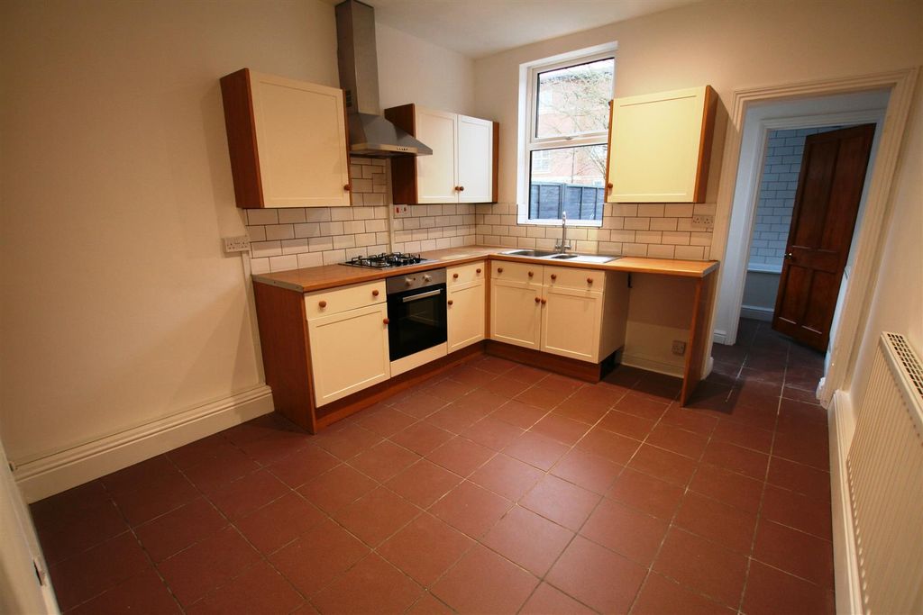 Property photo 3 of 10 Portlandst,62Kitchendiner.Jpg