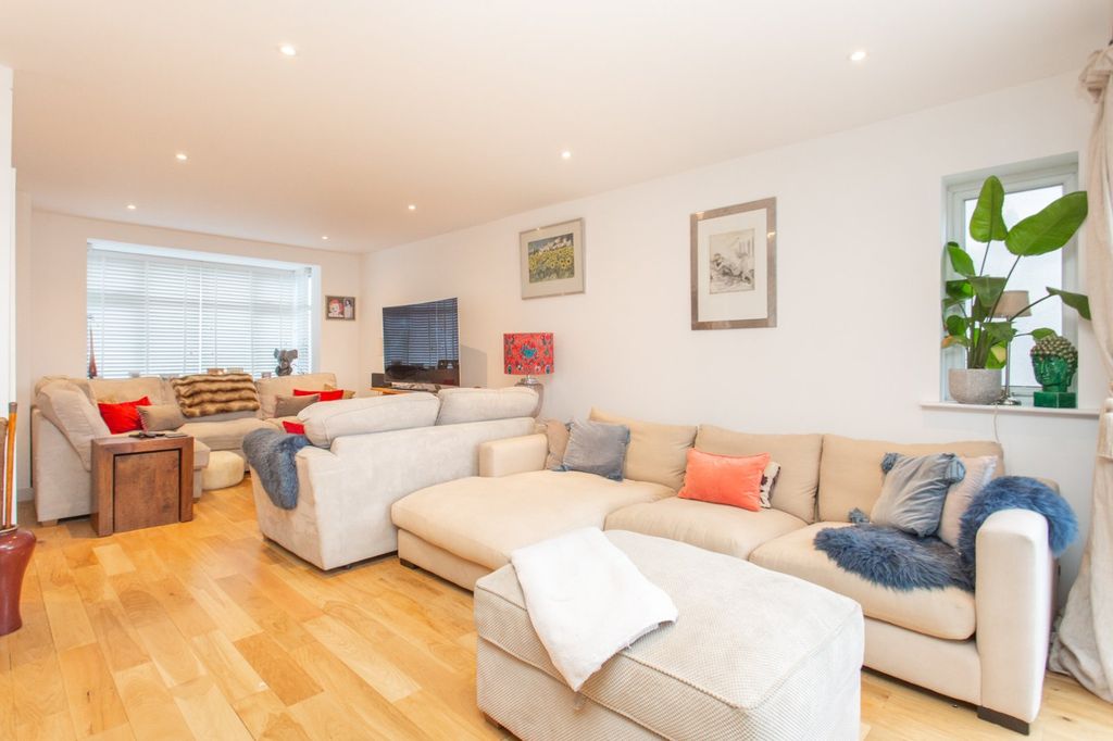 Property photo 2 of 17 Picture 2