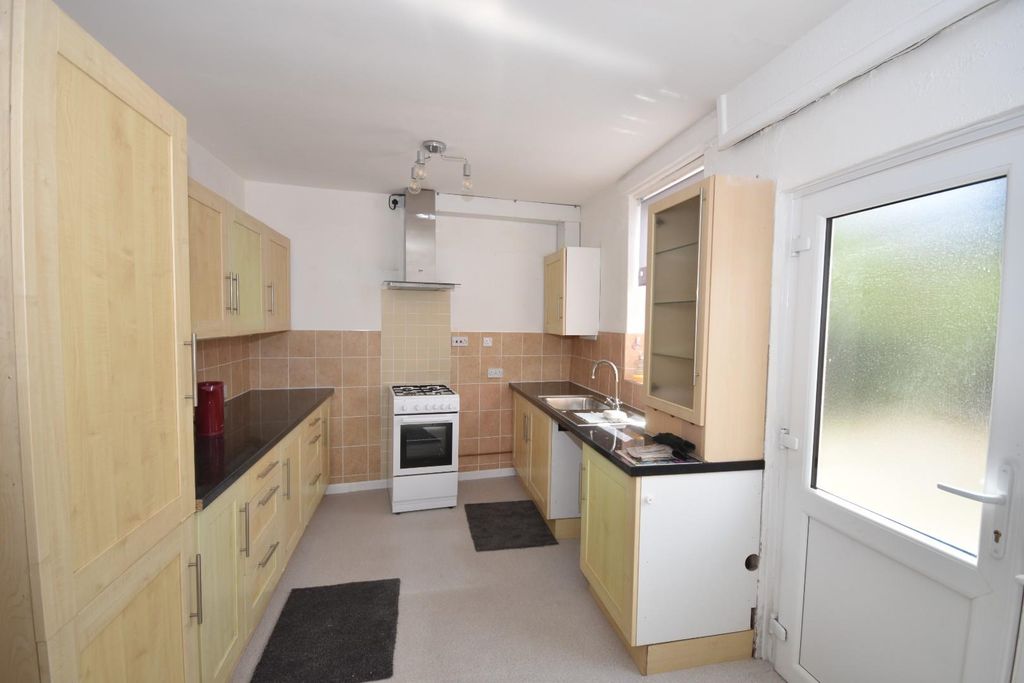 Property photo 3 of 9 Kitchen 01.Jpg
