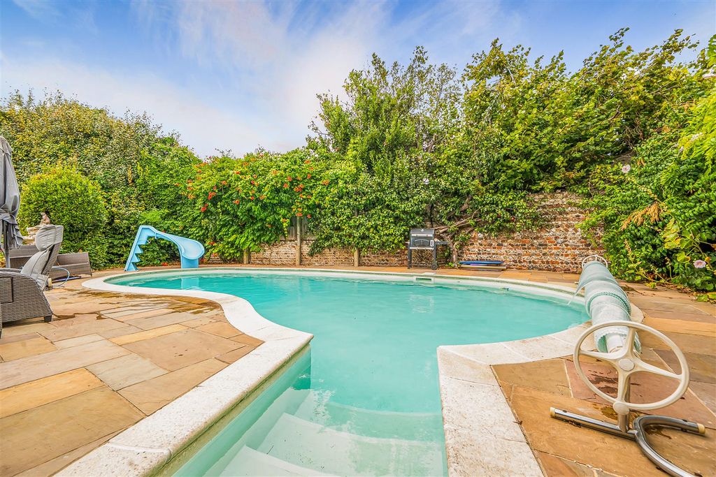Property photo 2 of 40 For Sale By Aspire Residential | Old Sussex House