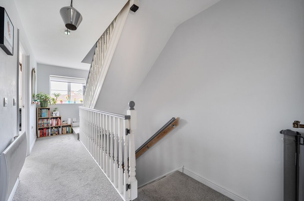 Property photo 3 of 12 1446807-29-69E746...