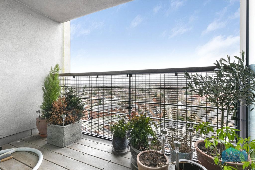 Property photo 2 of 22 Picture No. 17