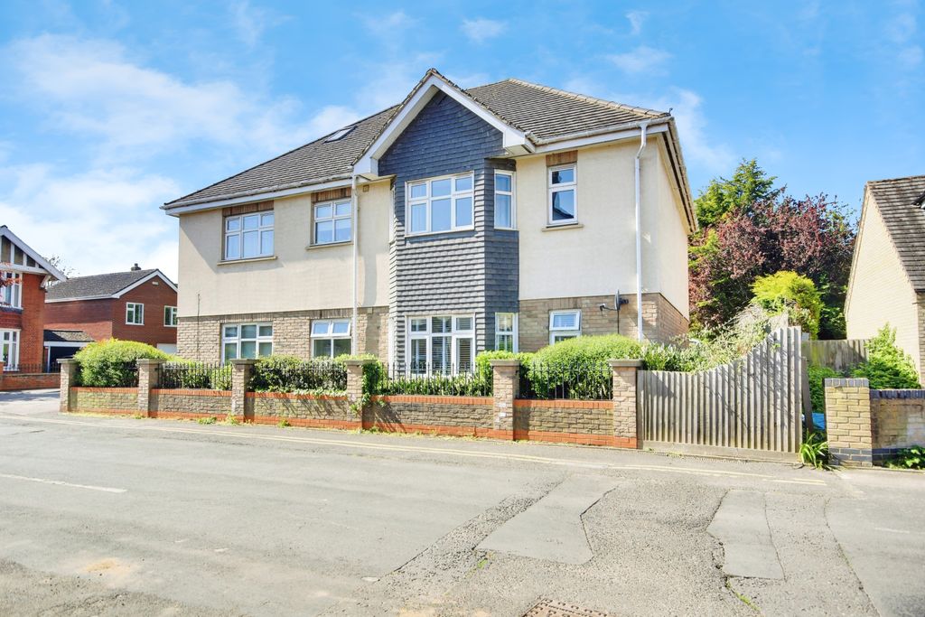 Property photo 1 of 9