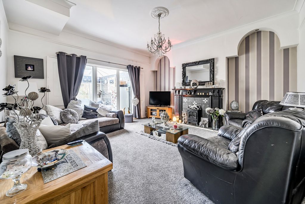 Property photo 2 of 13 1349898-10-68c05B...