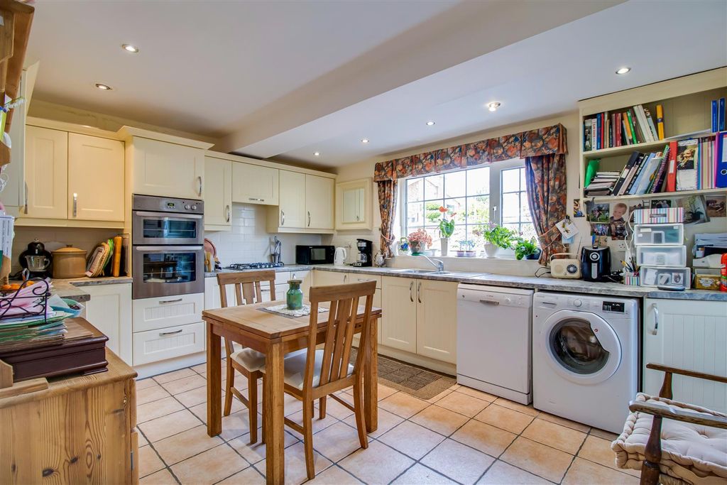 Property photo 2 of 16