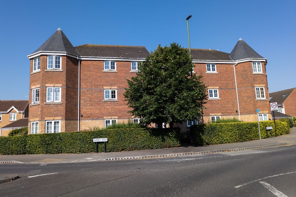 Property photo 1 of 18