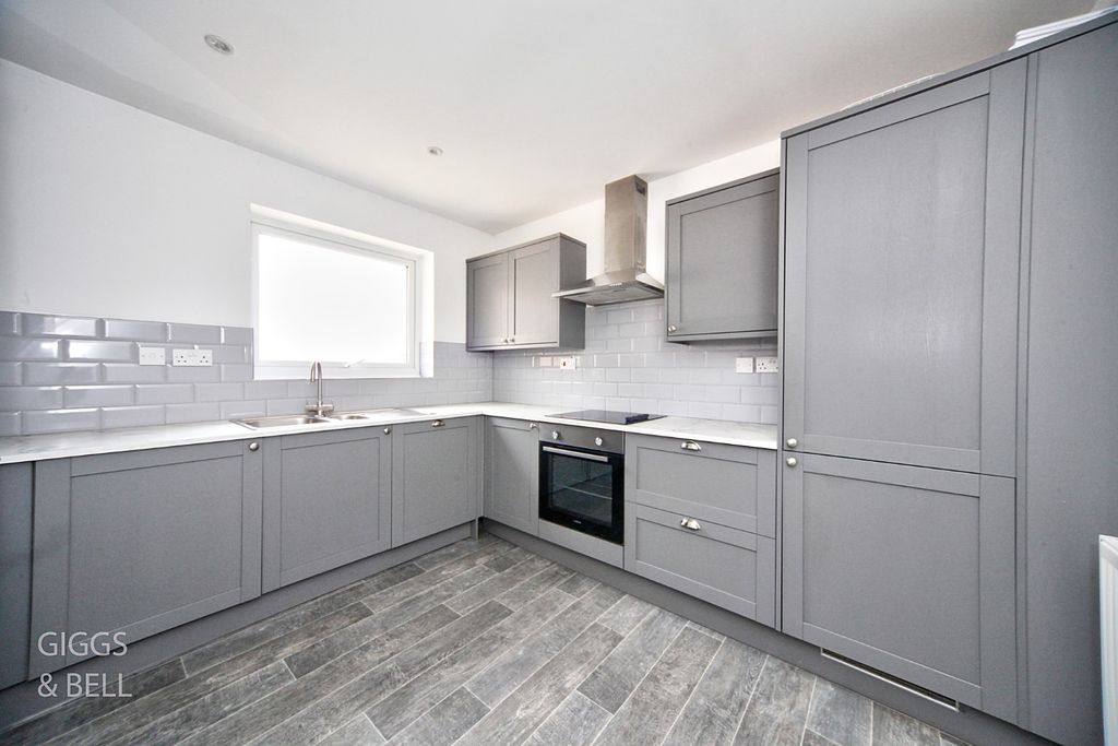 Property photo 3 of 12 4381043