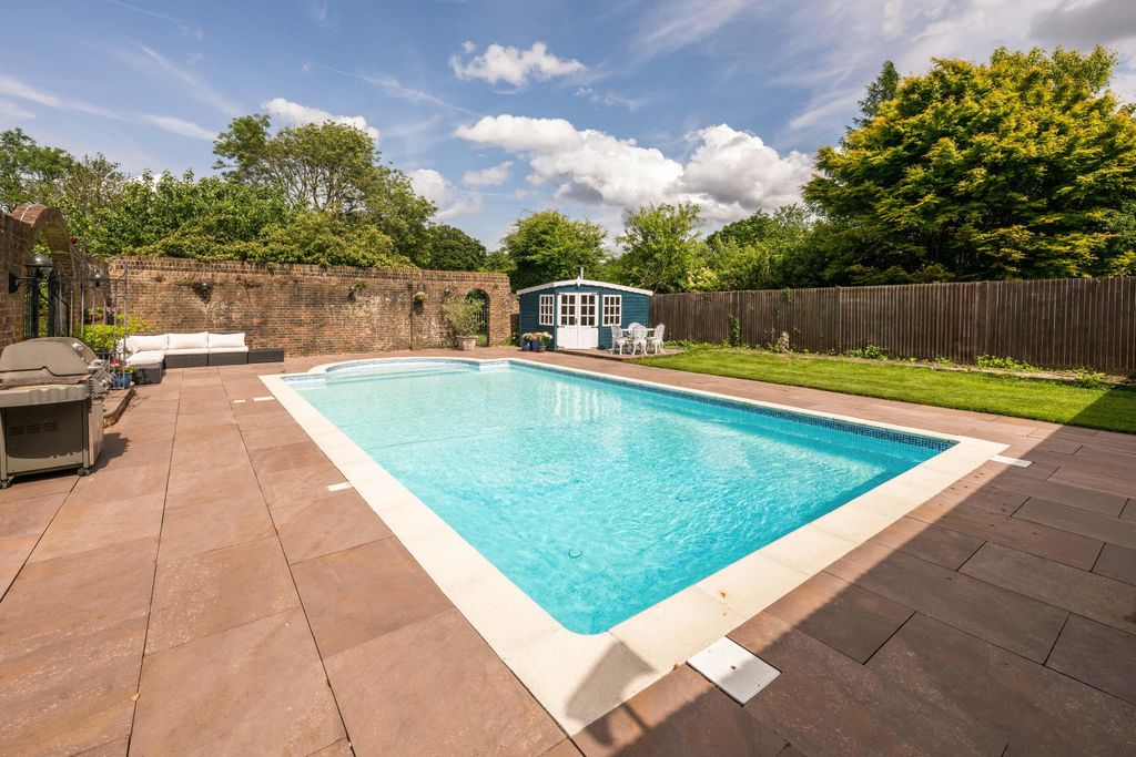 Property photo 3 of 32 Image