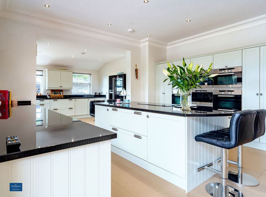 Property photo 3 of 40