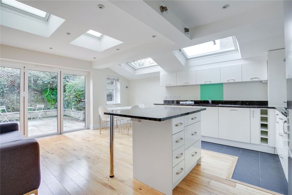 Property photo 1 of 6