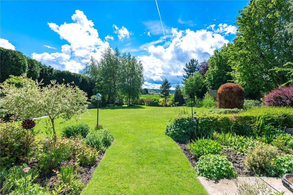 Property photo 3 of 35 Garden