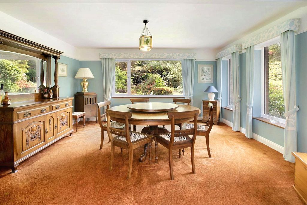Property photo 3 of 17 Dining Room