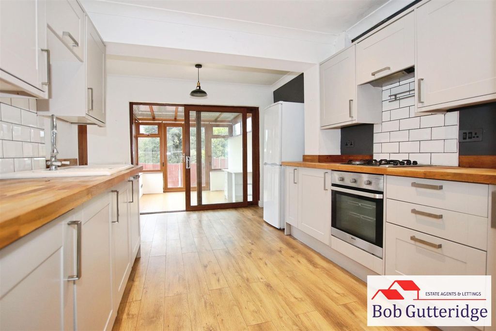 Property photo 2 of 18 Fitted Kitchen / Dining Room