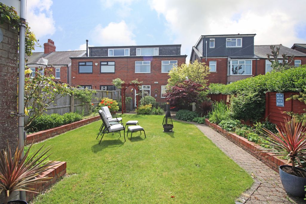 Property photo 2 of 32