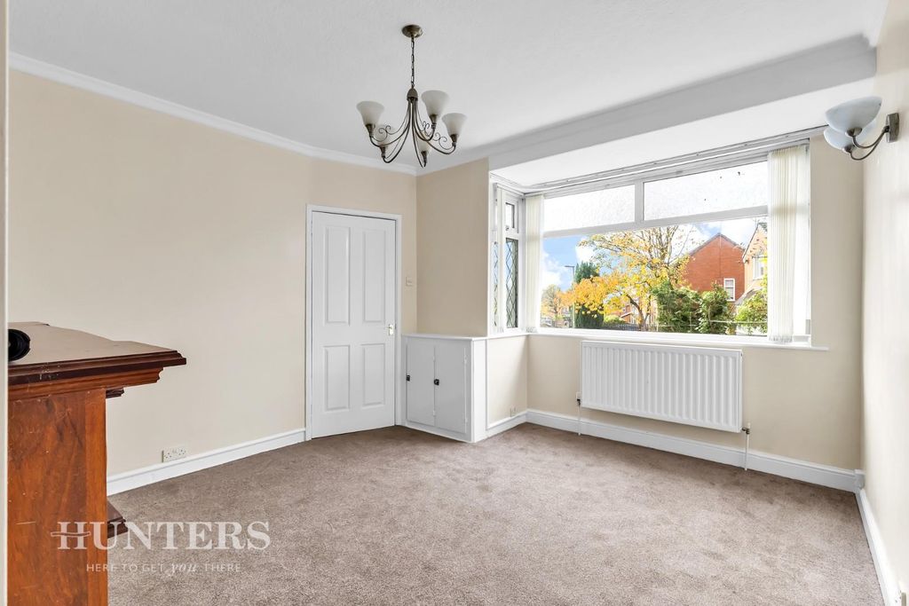 Property photo 3 of 19 Lounge