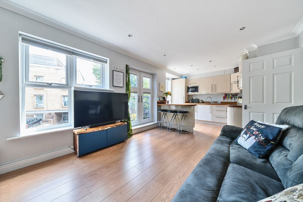 Property photo 1 of 14 Sitting Room