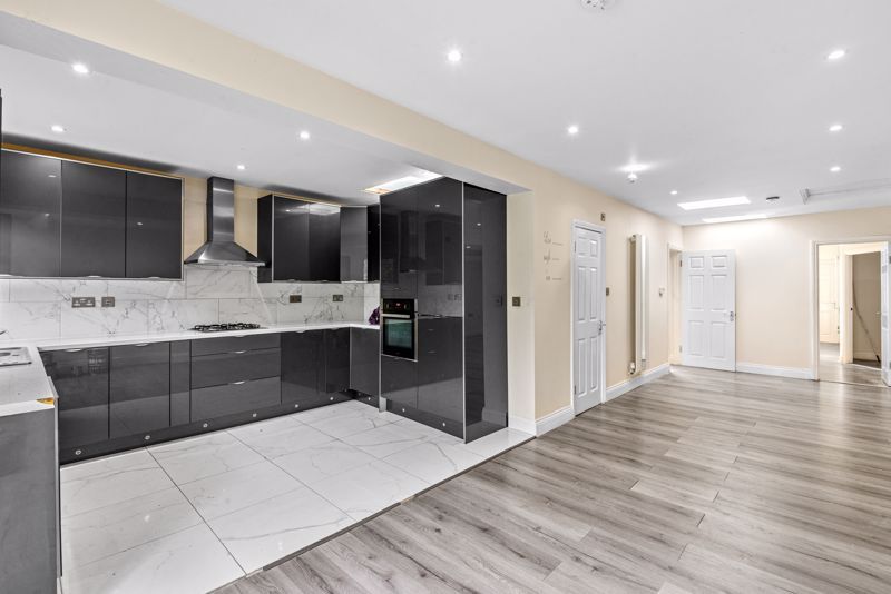 Property photo 3 of 17 Photo 17