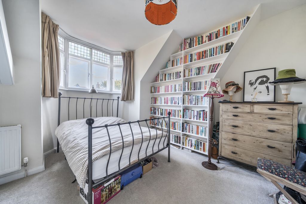 Property photo 3 of 10 Bedroom